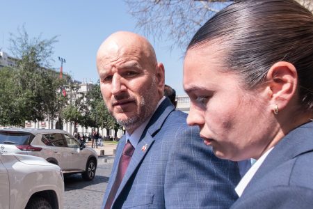 Judd rebaja sus dichos sobre el estallido: inteligencia de EEUU no investigó y usó datos chilenos
