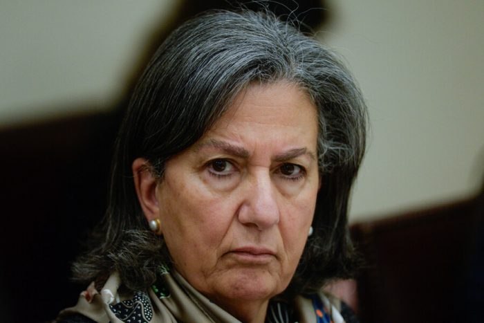 “Es bastante difícil de creer”: ministra de Salud cuestionó el informe sobre altas horas de espera