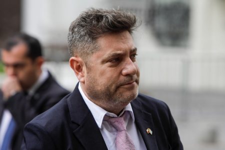 Ad portas de interpelación al canciller, Chile entrega nota de protesta a embajador de Israel