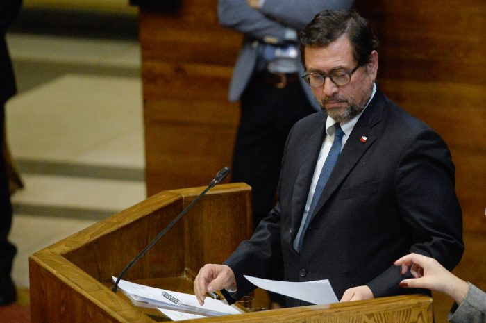 Pérez Mackenna enfrenta dura interpelación y responde a pedido de renuncia: “Usted no es Presidente”