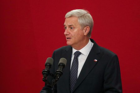 "Pensábamos que la guerra iba a durar poco": Presidente firma extensión de bonos por alza de bencina