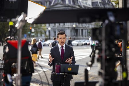 Medios estadounidenses demandan a la administración Trump por vetarles acceso a la Casa Blanca