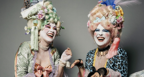 Natalia Valdebenito y Javiera Contador llegan a Teatro Mori con “Que le corten la cabeza”