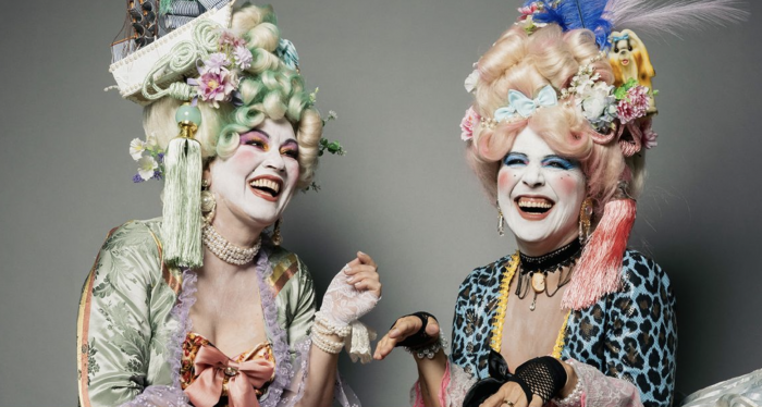 Natalia Valdebenito y Javiera Contador llegan a Teatro Mori con “Que le corten la cabeza”
