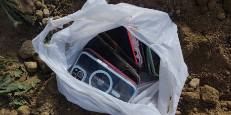 La Pampilla: Carabineros descubre decena de celulares robados enterrados