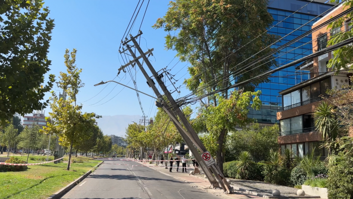 Choques contra postes no dan tregua: Enel registra cerca de cinco accidentes diarios en 2026