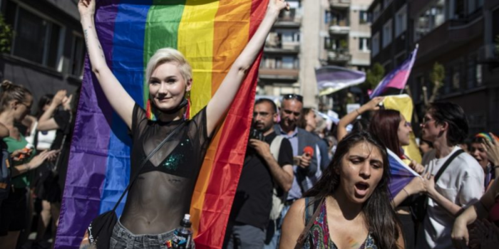 Turquía detiene a una decena de activistas LGTB y registra locales en varias provincias