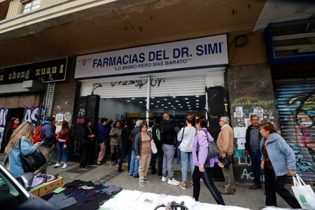¿Desayuno bioequivalente? Dr. Simi registró en Chile su proyecto gastronómico "Café Simi"