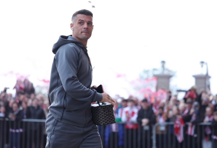 Podría ir a la cárcel: Futbolista suizo Granit Xhaka admitió fraude sobre su vacunación contra covid