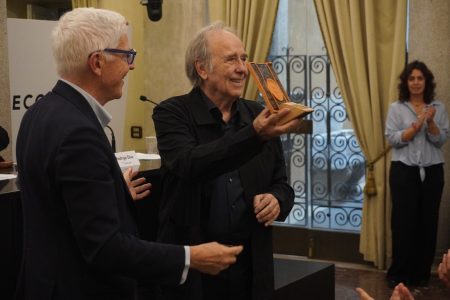 Los entretelones del premio Salvador Allende a Joan Manuel Serrat