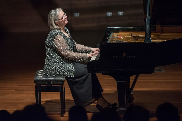 Pianista Svetlana Kotova en Teatro Municipal de Santiago