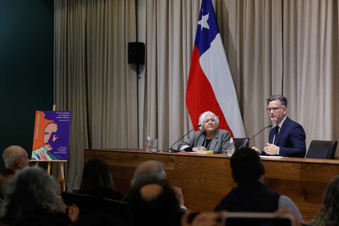 Rinden homenaje a Orlando Letelier con conversatorio y seminario