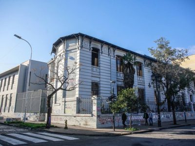 Suspendieron las clases en Liceo de Aplicación por amago de incendio en baños del colegio