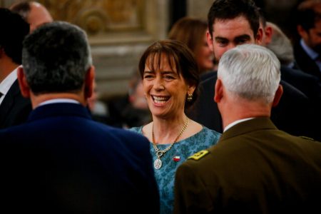 Gobierno la respaldó de inmediato: María Pía Adriasola entregó su auto en comodato al Estado