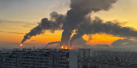 Zelenski reporta golpes a industria petrolera y a centró logístico en ataque a Moscú