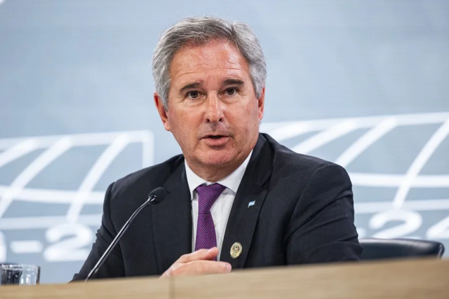 Canciller de Milei reabre flanco con Chile tras afirmar que Argentina es “bioceánica”