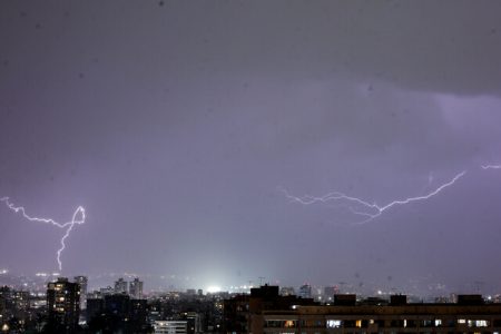 Tormentas eléctricas podrían afectar entre las regiones de Coquimbo y Maule desde este jueves