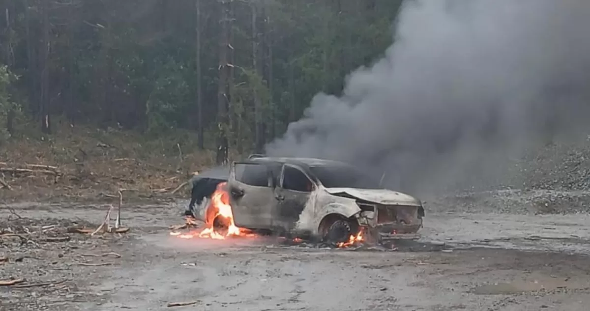 Ataque incendiario deja una camioneta destruida en zona rural de Collipulli