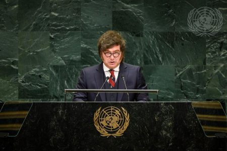 Milei lleva reclamo por Malvinas a la ONU: acusa al organismo de “inútil"