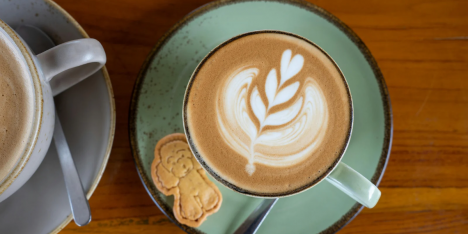 Cinco claves para preparar en casa una taza como de cafetería