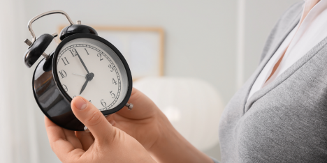 Cambio de hora en Chile: los 5 ajustes que debes revisar antes