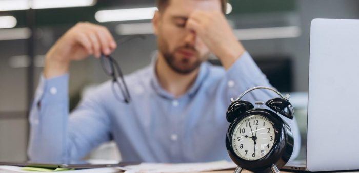 Cambio de hora: cómo enfrentar el cansancio durante los primeros días en el trabajo