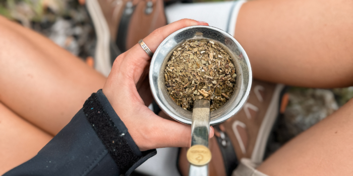 Mate y deporte: cómo la yerba mate acompaña la actividad física y la vida al aire libre
