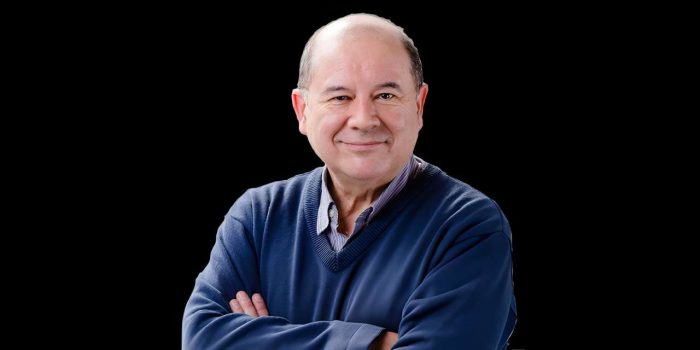 Autor chileno participó en antología de hijos del exilio: “Me reconforta sentirme latinoamericano”