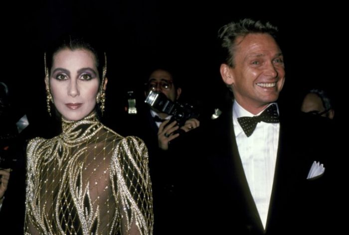Creó vestidos para Cher y Elton John: a los 87 años murió el diseñador Bob Mackie