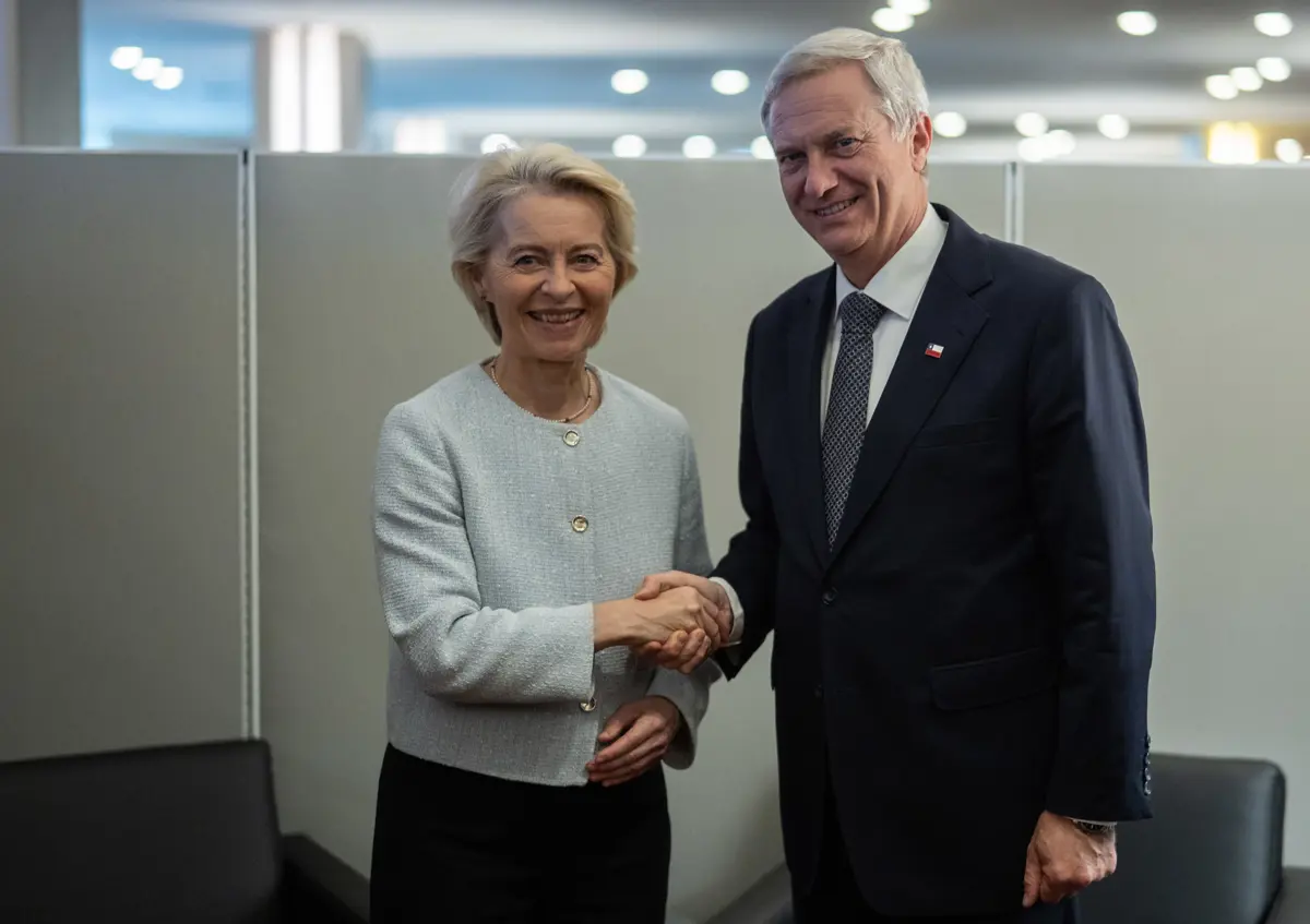 Presidenta de la Comisión Europea, Ursula von der Leyen, se reunió con Presidente Kast