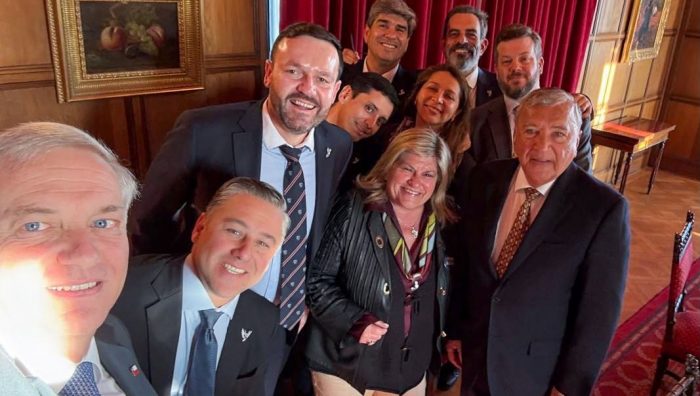 Presidente Kast le saca el cuerpo al debate sobre el 11S y se va a Valdivia