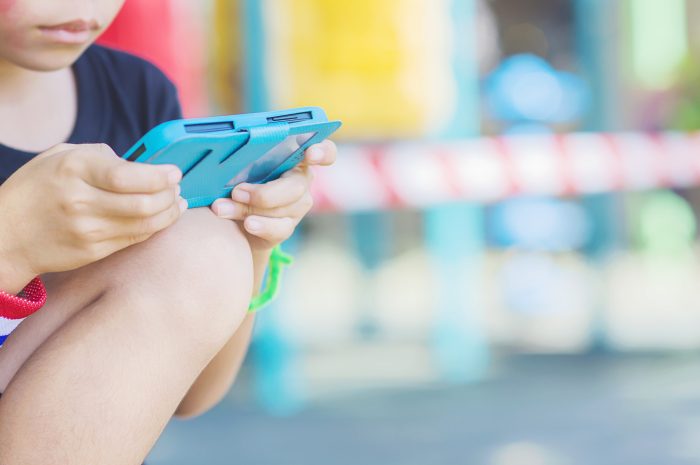 El desafío de criar en tiempos de pantallas y apuestas online