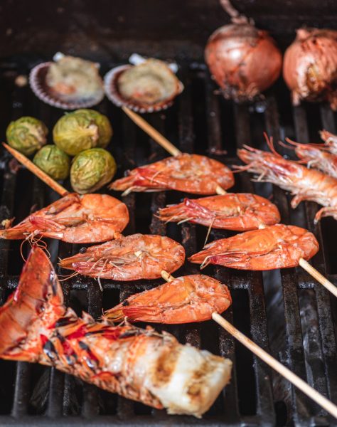 Pescados y mariscos a la parrilla buscan su lugar para celebrar Fiestas Patrias