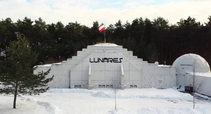 Estudiante chilena simulará la vida en el espacio: estará aislada en base científica polaca