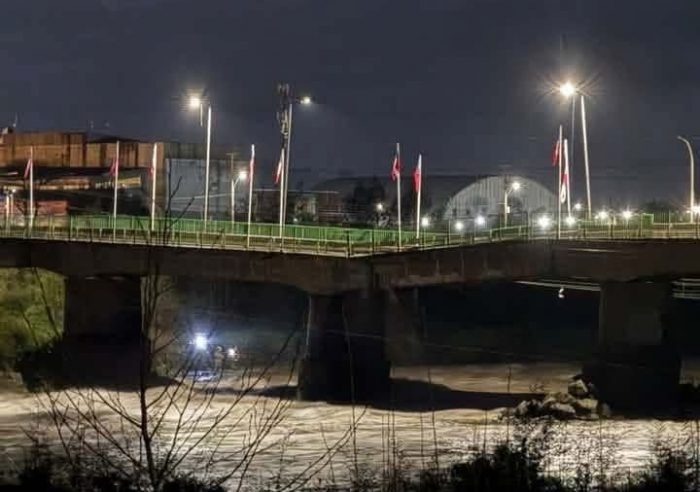 “Puente Viejo” colapso parcialmente por fuerte sistema frontal en La Araucanía