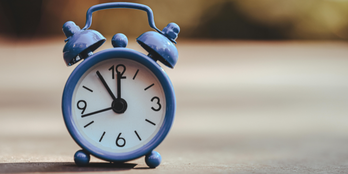 Cambio de hora en Chile: cómo puede afectar el sueño y ánimo de los niños