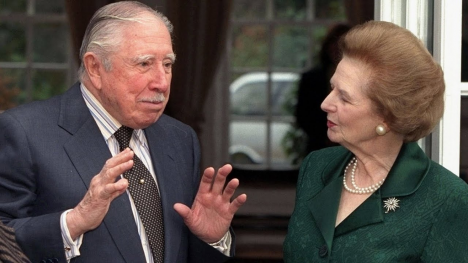 Coautor de libro El pacto perfecto: “La ayuda de Chile a Inglaterra no fue decisiva"