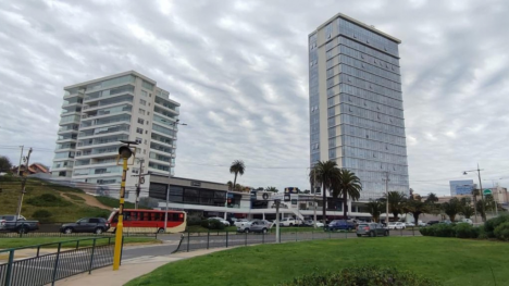 Contraloría acoge denuncia contra condominio ligado al hermano del ministro de Hacienda