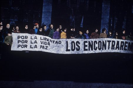 Exposición de archivo fotográfico del exilio chileno en Nueva York
