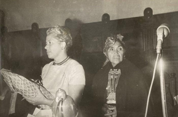 Lanzamiento del libro “La guerra, la paz, los pueblos” de Olga Poblete