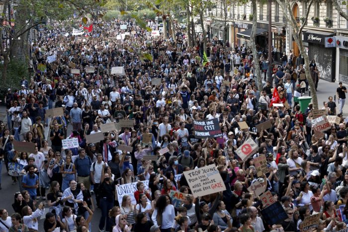 “La ira de los jóvenes no surge de la nada”: primer ministro francés intenta apaciguar protestas