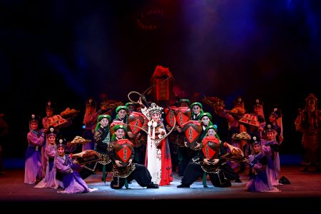 Desde una ópera china a Mon Laferte, cuatro obras de cuatro continentes llegan a Teatro A Mil