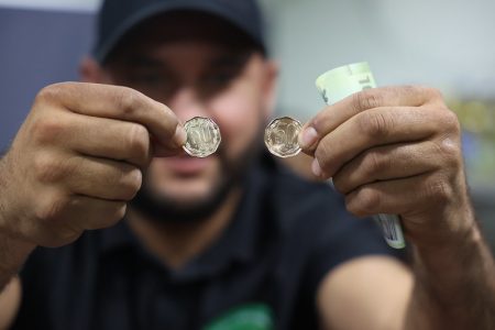 Nueva moneda de $50 está en circulación: primera compra fue en una verdulería