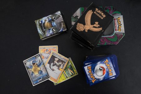 Detienen a hombre acusado de estafar por más de $3 millones con cartas Pokémon en Santiago