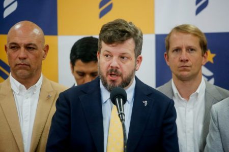Kaiser critica candidatura de Bachelet por edad, pero se enoja cuando le recuerdan que apoyó a Trump