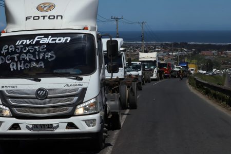 Agrupación de camioneros de San Antonio piden actualizar valores de viajes por alza de combustibles