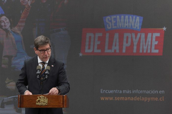 Ministro Mas defiende viaje de buque chileno a Malvinas: “un negocio entre privados”