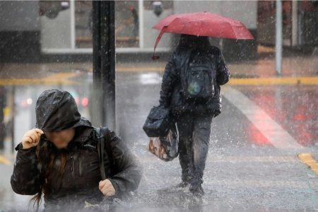 Alerta por lluvias intensas en cinco regiones: prevén hasta 40 mm y riesgo de nuevos aluviones