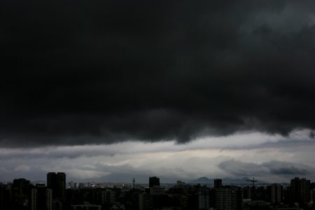 Senapred declara Alerta Roja en toda la Región Metropolitana por intensas lluvias y granizos