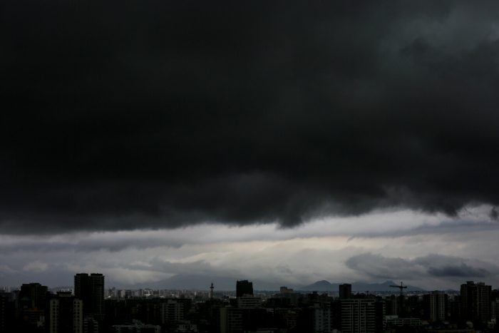 Senapred declara Alerta Roja en toda la Región Metropolitana por intensas lluvias y granizos